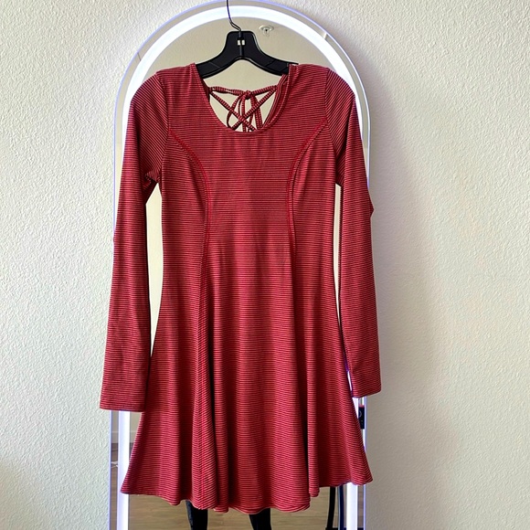 Hem & Thread Dresses & Skirts - ❤️💜💖Cute skater dress👟